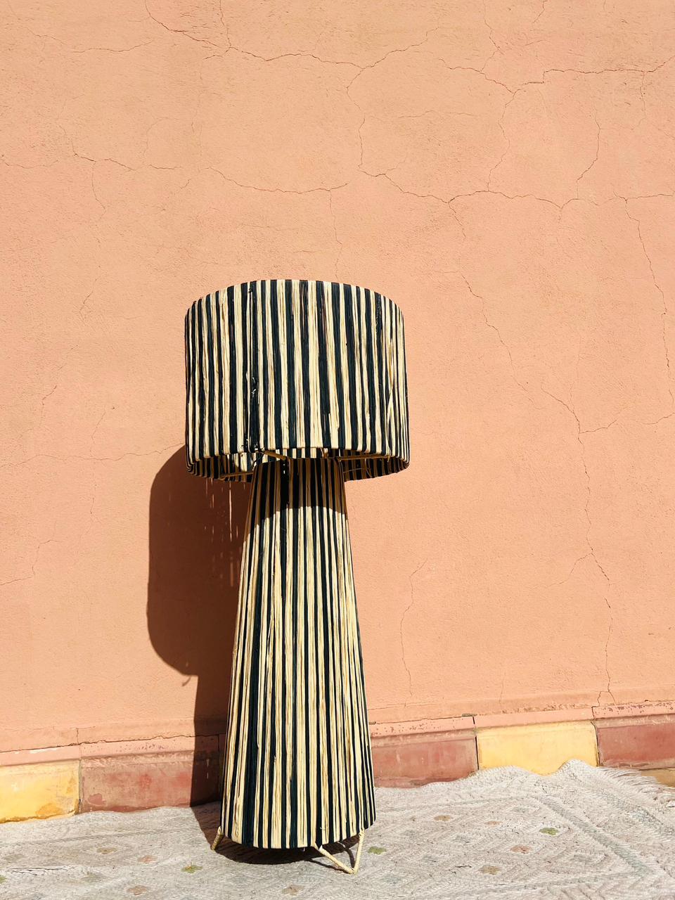 Handwoven Black Raffia Lamp – Modern Natural Table Light, Boho Rattan Accent Lamp for Stylish Home Decor