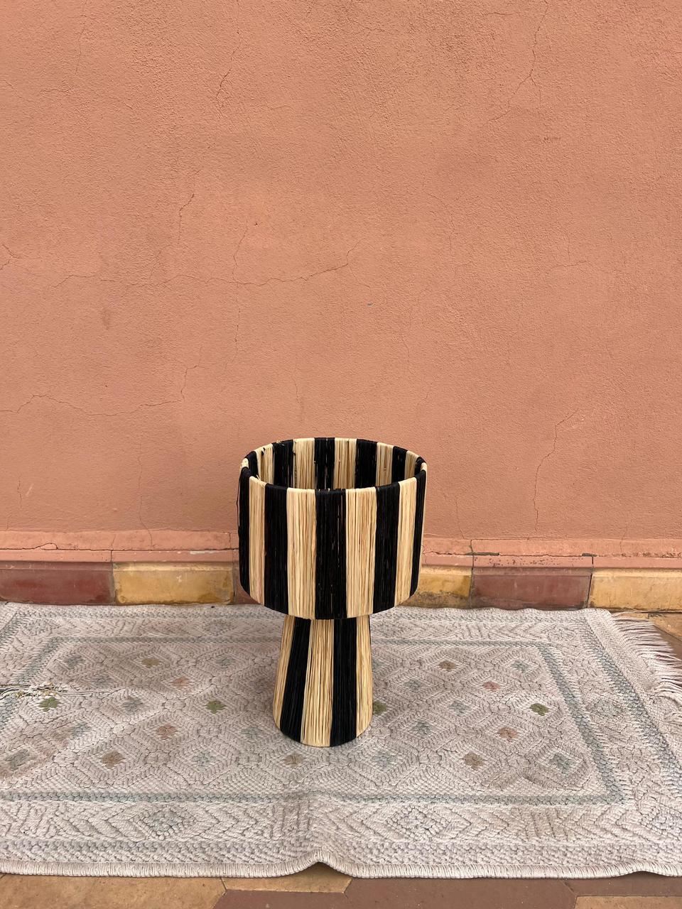 Handwoven Black Raffia Lamp – Modern Natural Table Light, Boho Rattan Accent Lamp for Stylish Home Decor