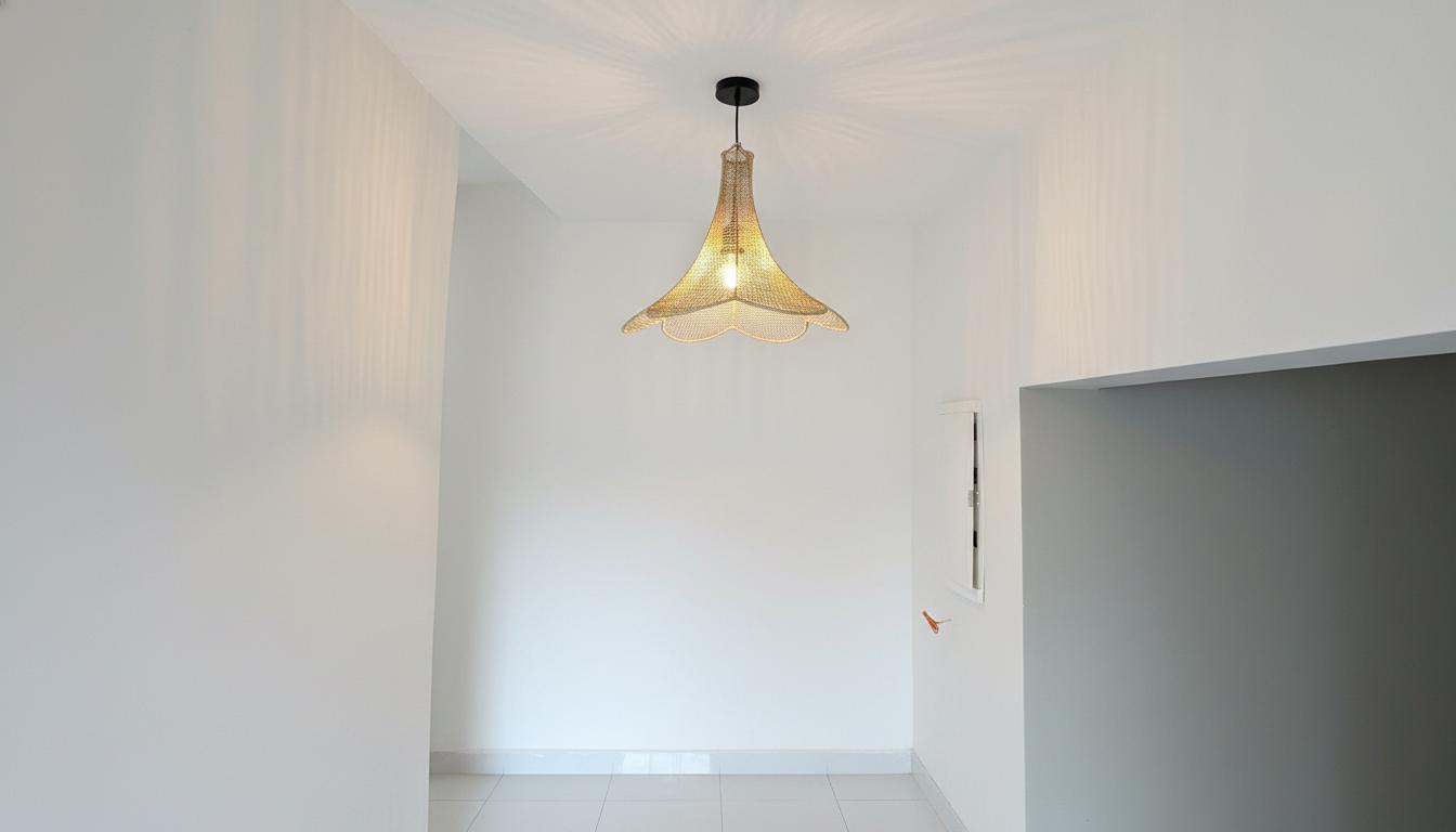 Handwoven Raffia Pendant Light– Handmade Raffia Pendant Light –Woven Boho Ceiling Lamp – Moroccan Boho Lamp Shade –Suspension in raffia